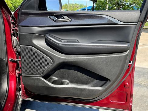 Used 2023 Jeep Grand Cherokee Laredo image 22