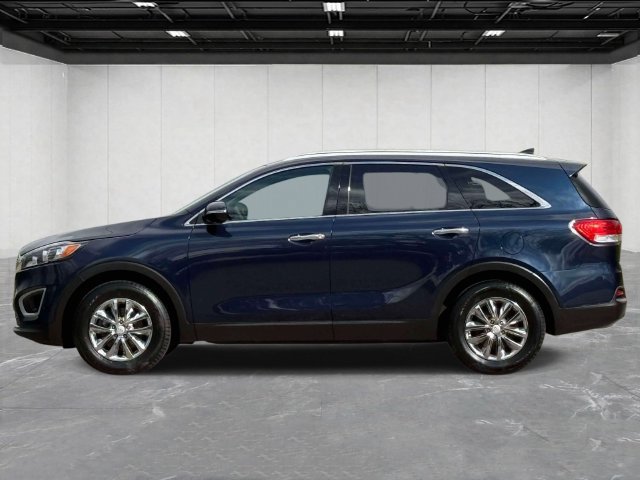 Used 2018 Kia Sorento FWD image 2