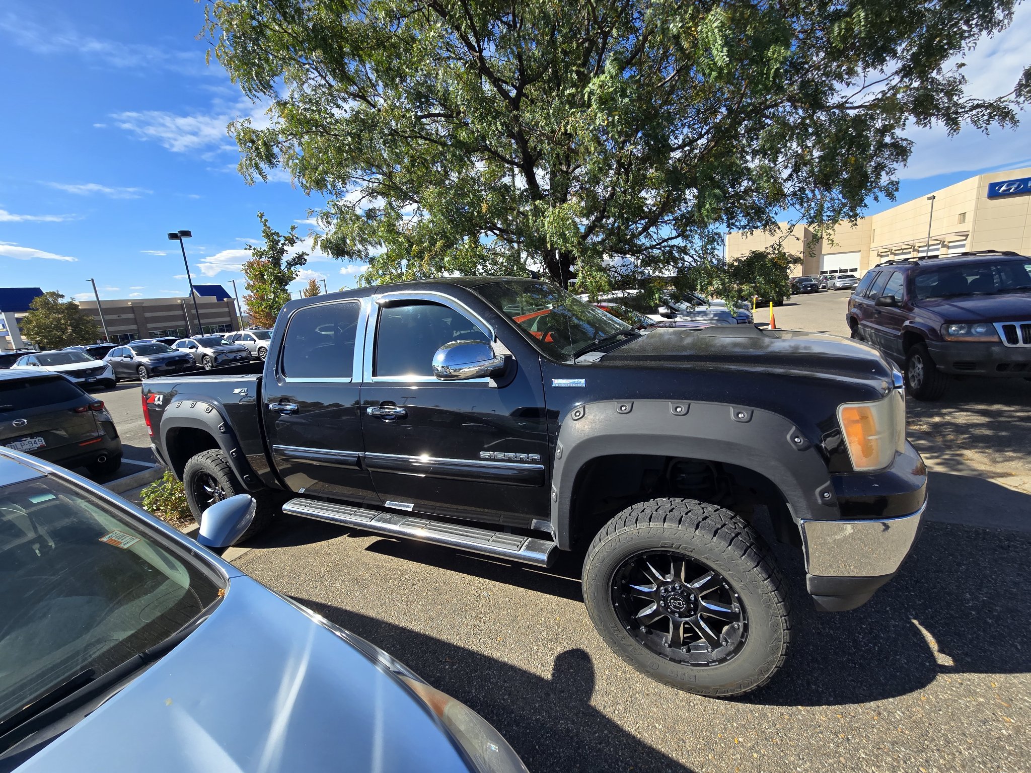 Used 2012 GMC Sierra 1500 SLT w/ All-Terrain Package AWD/4WD image 7