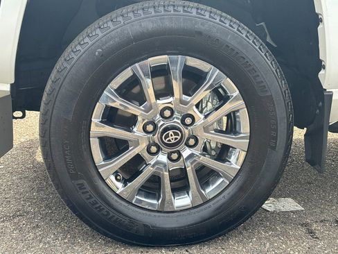 Used 2024 Toyota Tacoma Limited w/ Limited Package (LT) image 27