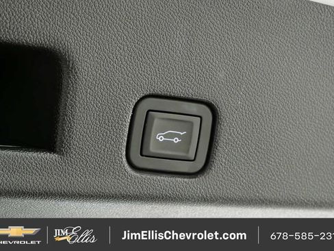 Certified 2025 Chevrolet Traverse LT FWD image 3