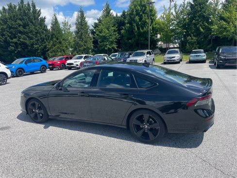 Used 2023 Honda Accord Sport image 3