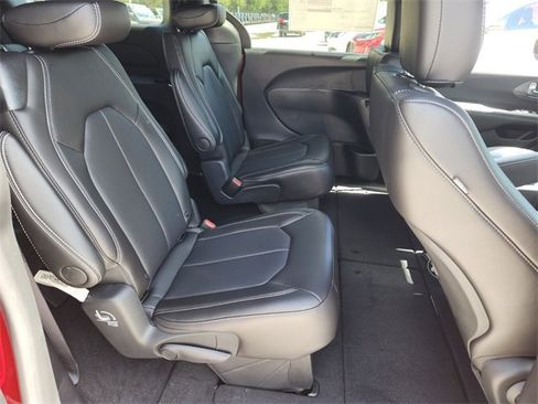 New 2026 Chrysler Pacifica Select image 24
