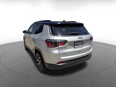 Used 2025 Jeep Compass Limited AWD/4WD image 12