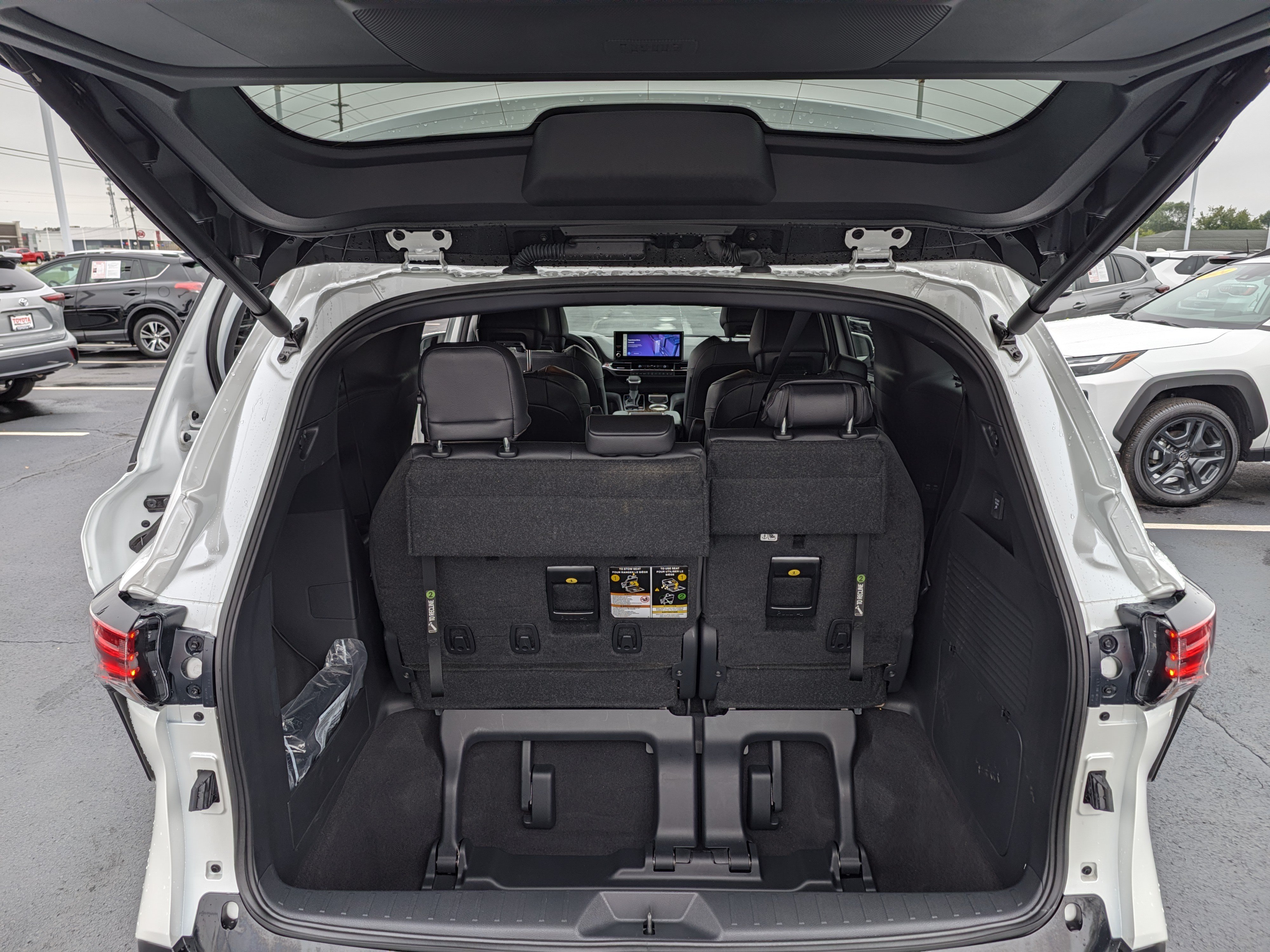 Used 2025 Toyota Sienna Platinum AWD/4WD image 29