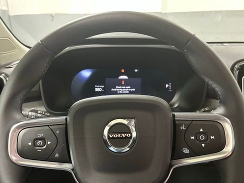 Certified 2025 Volvo XC40 B5 Plus AWD/4WD image 14