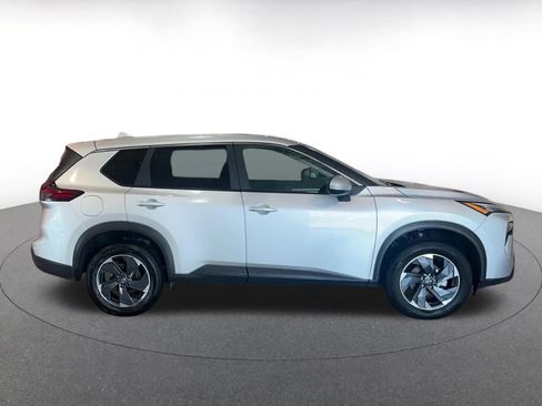 Used 2025 Nissan Rogue SV image 16