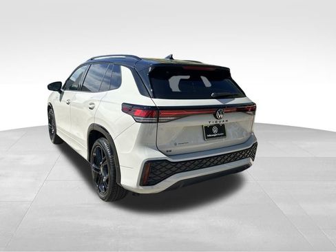 New 2026 Volkswagen Tiguan SE R-Line image 3