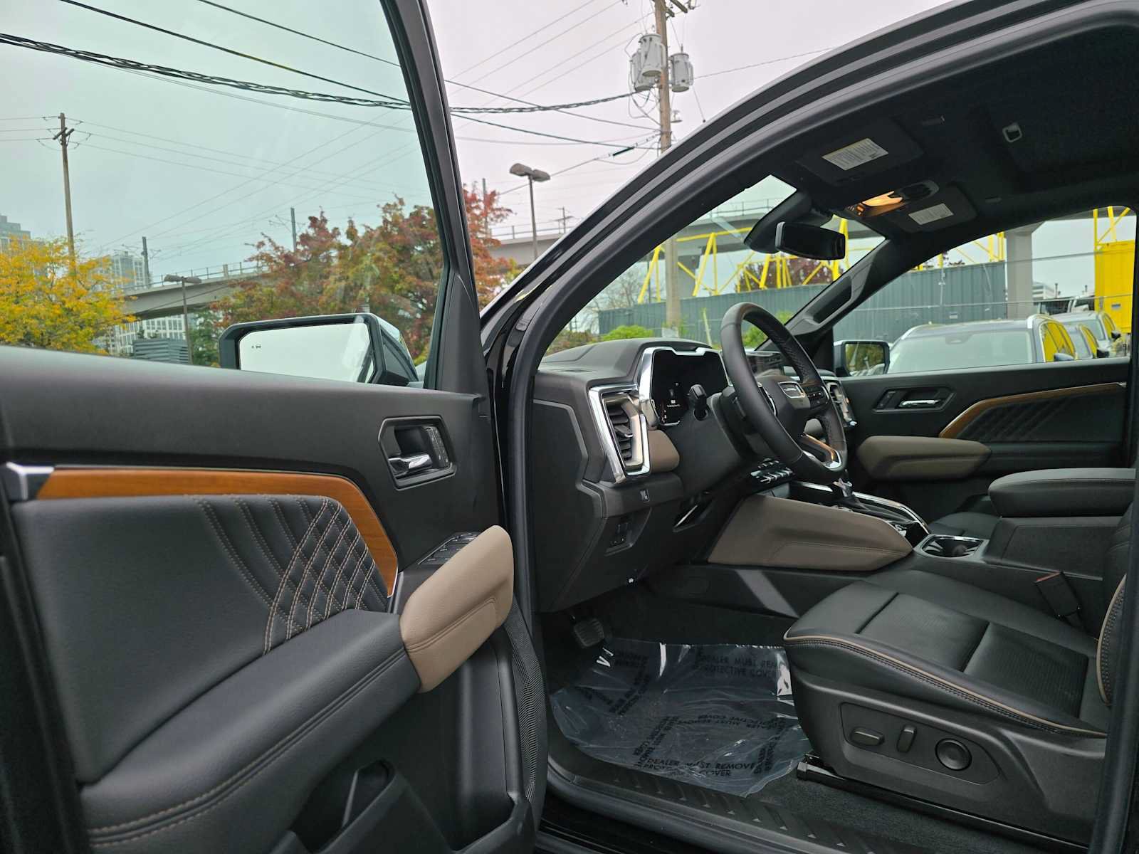 Used 2025 GMC Canyon Denali w/ LPO, Denali Black Edition AWD/4WD image 20