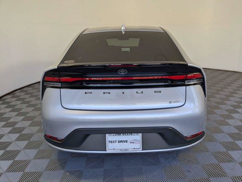 Used 2025 Toyota Prius LE FWD image 6