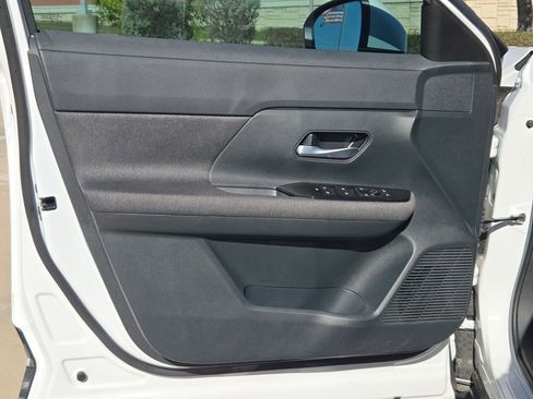 Certified 2025 Nissan Kicks SV image 11