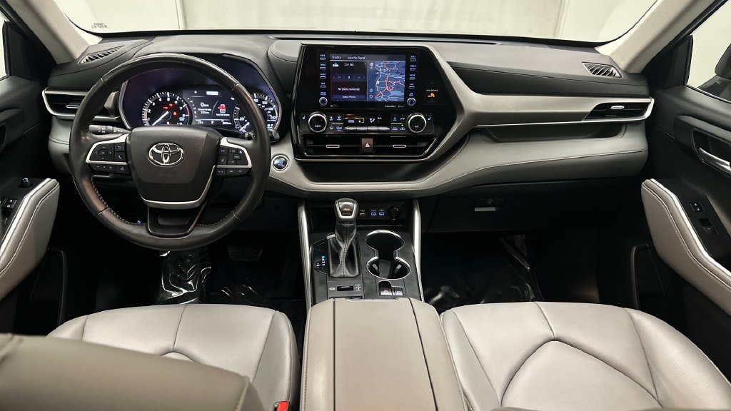 Used 2022 Toyota Highlander XLE AWD/4WD image 27