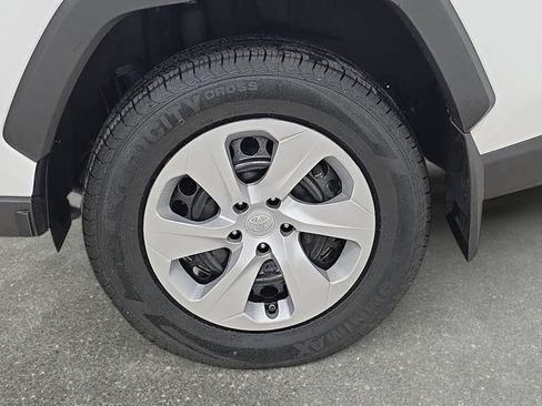 Certified 2024 Toyota RAV4 LE AWD/4WD image 29