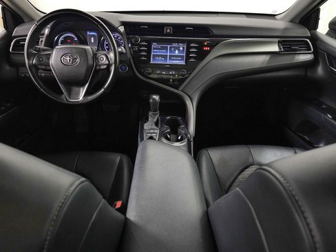 Used 2020 Toyota Camry SE FWD image 11