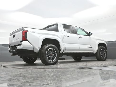 Used 2024 Toyota Tacoma TRD Sport AWD/4WD image 27