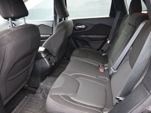 Used 2016 Jeep Cherokee Latitude w/ Comfort/Convenience Group AWD/4WD image 24