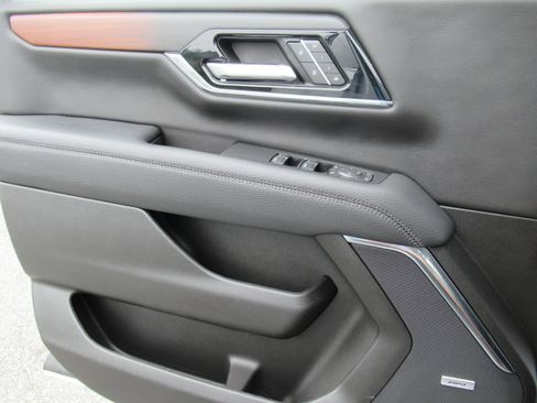 Used 2025 GMC Yukon XL Denali AWD/4WD image 19