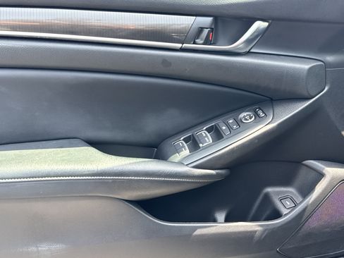 Used 2018 Honda Accord Sport image 13