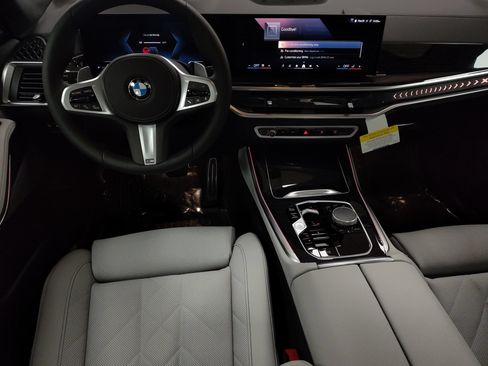 Used 2026 BMW X5 xDrive40i w/ M Sport Package AWD/4WD image 26