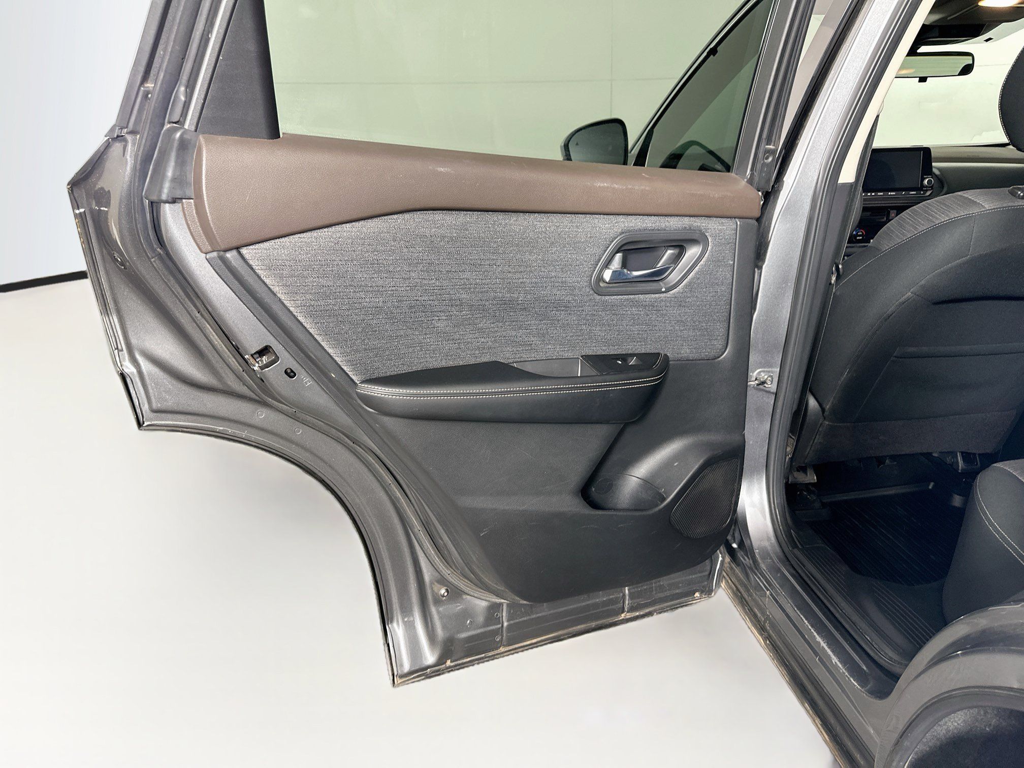 Used 2021 Nissan Rogue SV FWD image 25