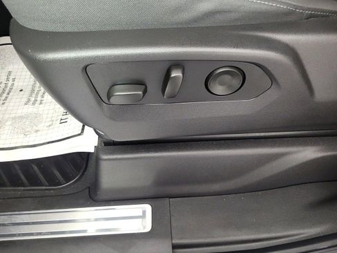 Used 2025 Chevrolet Silverado 1500 LT image 18