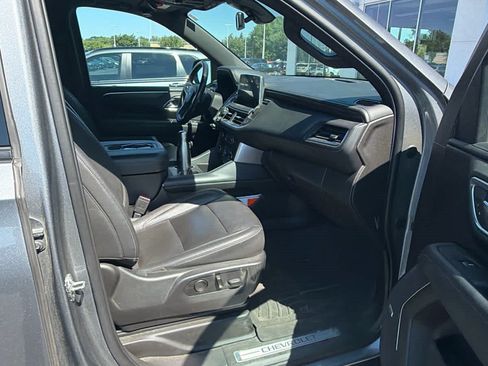 Used 2021 Chevrolet Tahoe Z71 w/ Luxury Package AWD/4WD image 4
