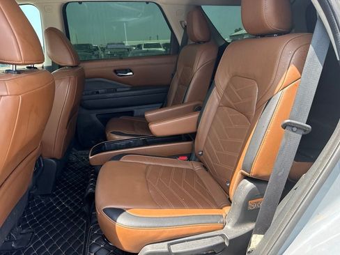 Used 2022 Nissan Pathfinder Platinum w/ Cargo Package FWD image 8