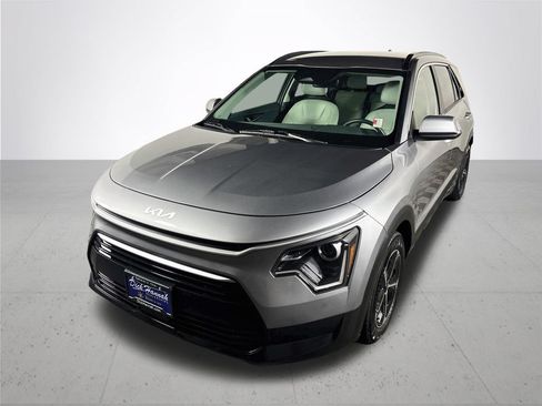 Certified 2023 Kia Niro EX FWD image 2