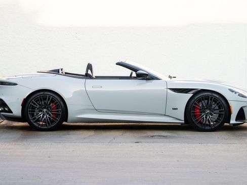 Used 2023 Aston Martin DBS Volante image 15