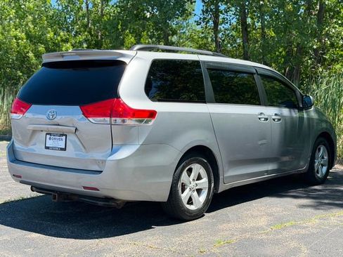 Used 2012 Toyota Sienna LE FWD image 12