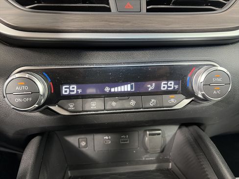 Used 2025 Nissan Altima 2.5 SV w/ SV Special Edition Package AWD/4WD image 23