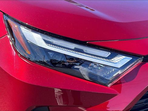 Used 2022 Toyota RAV4 XLE Premium AWD/4WD image 32