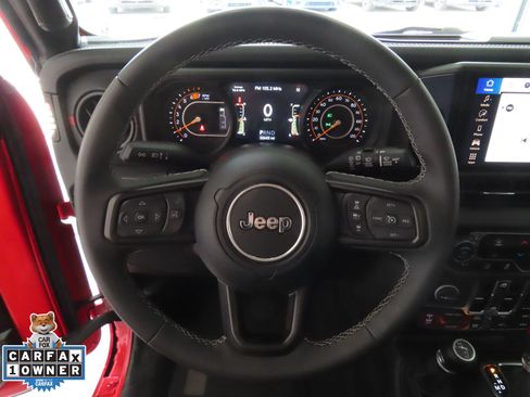 Used 2025 Jeep Wrangler Rubicon image 16