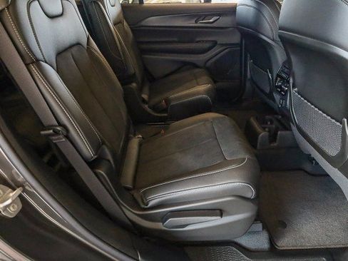 New 2025 Jeep Grand Cherokee L Laredo image 33