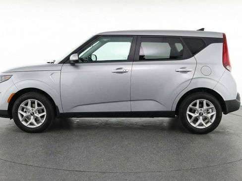 Used 2025 Kia Soul LX w/ LX Technology Package FWD image 5