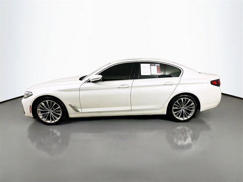 Used 2021 BMW 530i w/ Premium Package image 5