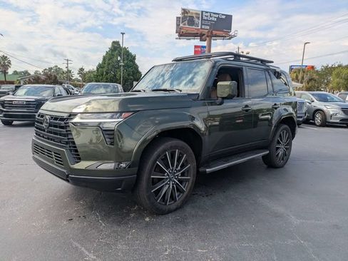 Used 2024 Lexus GX 550 w/ Accessory Package (31) AWD/4WD image 9