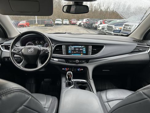 Used 2018 Buick Enclave Essence image 9