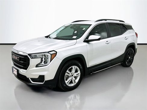 Used 2022 GMC Terrain SLE w/ Driver Convenience Package image 3