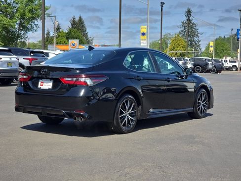 Used 2021 Toyota Camry SE FWD image 5