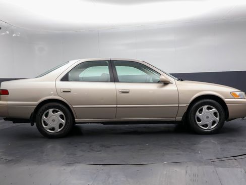 Used 1997 Toyota Camry LE image 3