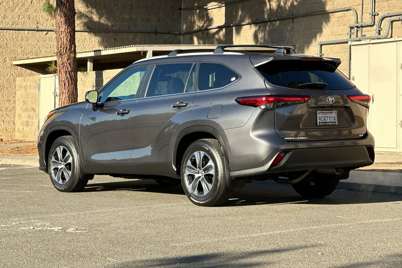 Used 2023 Toyota Highlander XLE FWD image 5