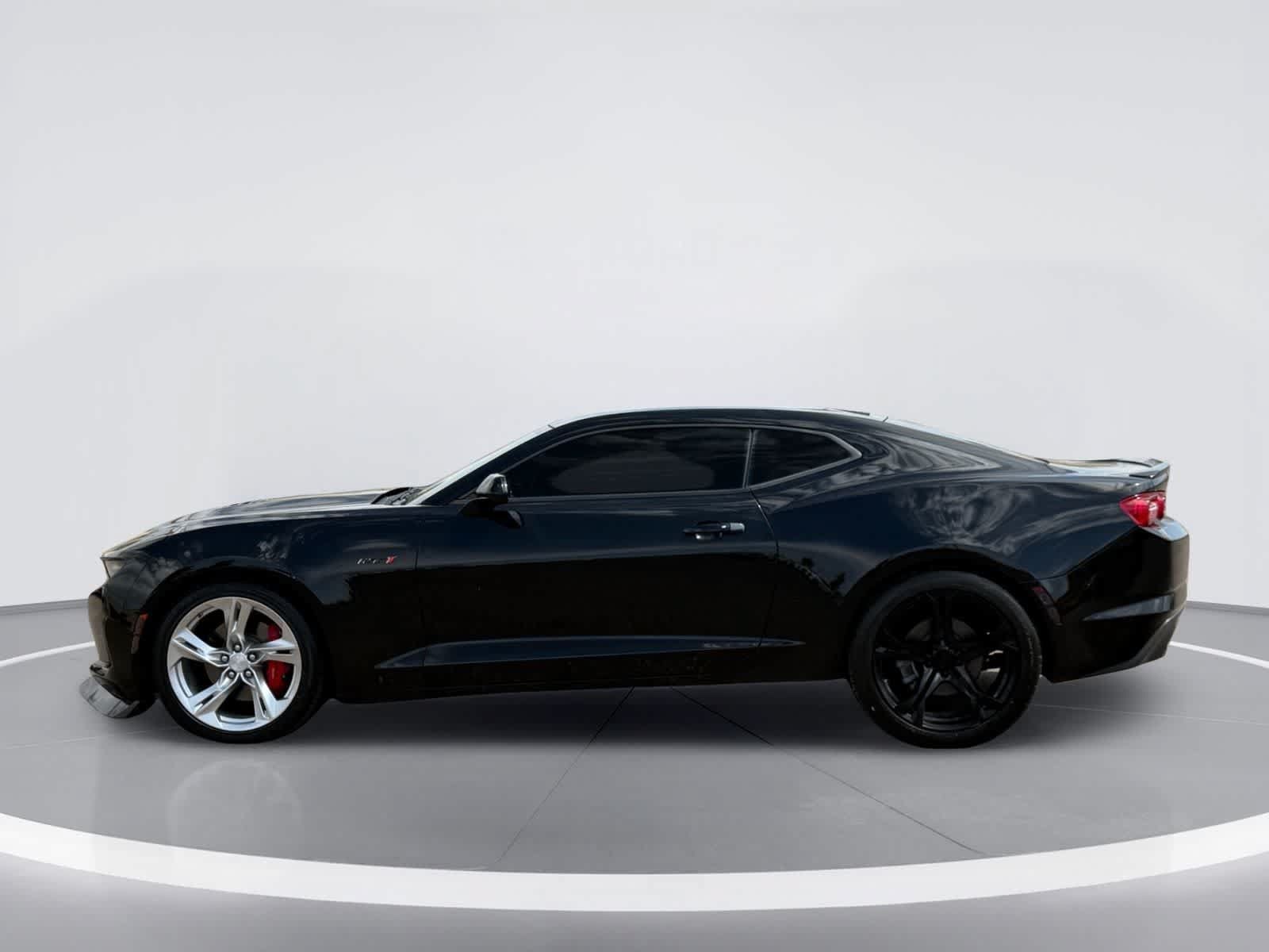 Used 2021 Chevrolet Camaro LT RWD image 4