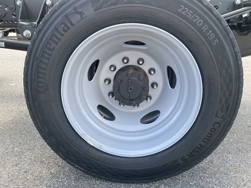 New 2025 Ford F550 2WD Crew Cab image 5