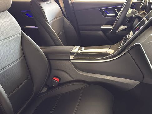 Used 2025 Mercedes-Benz GLC 300 4MATIC image 34