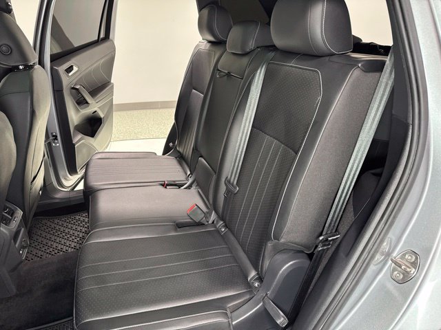 Used 2023 Volkswagen Tiguan SE R-Line FWD image 2