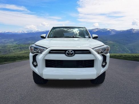 Used 2023 Toyota 4Runner SR5 AWD/4WD image 9
