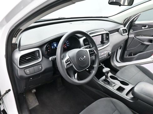 Used 2019 Kia Sorento L image 12