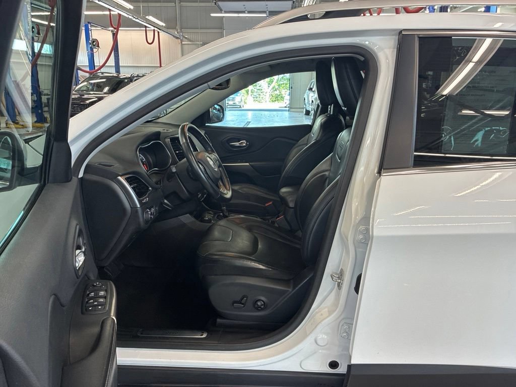 Used 2019 Jeep Cherokee Limited AWD/4WD image 17