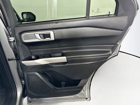 Used 2022 Ford Explorer Limited image 32
